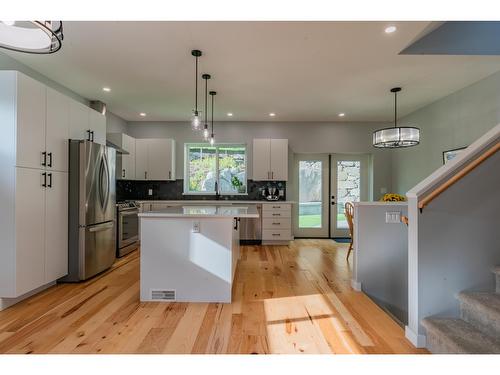 934 Redstone Drive, Rossland, BC - Indoor Photo Showing Kitchen