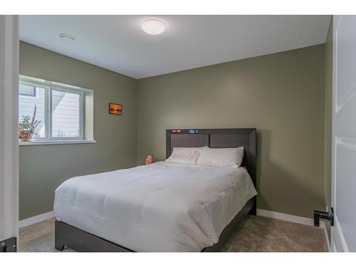 934 Redstone Drive, Rossland, BC - Indoor Photo Showing Bedroom