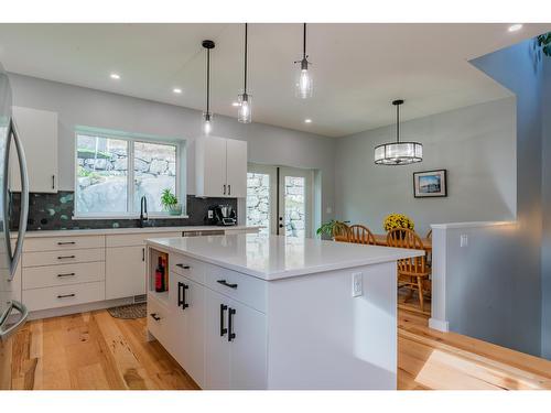 934 Redstone Drive, Rossland, BC - Indoor Photo Showing Kitchen