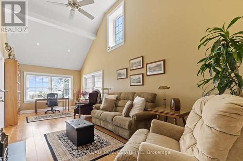 14 Lakeshore Road, Fort Erie, ON - Indoor Photo Showing Living Room