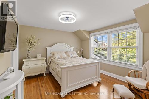 14 Lakeshore Road, Fort Erie, ON - Indoor Photo Showing Bedroom