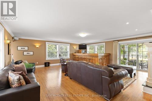 14 Lakeshore Road, Fort Erie, ON - Indoor Photo Showing Living Room