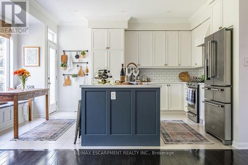 120 Peer Court, Hamilton (Meadowlands), ON - Indoor Photo Showing Kitchen With Upgraded Kitchen