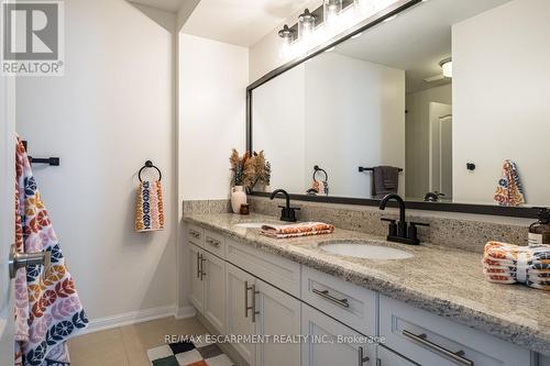 120 Peer Court, Hamilton (Meadowlands), ON - Indoor Photo Showing Bathroom