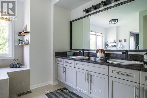 120 Peer Court, Hamilton (Meadowlands), ON - Indoor Photo Showing Bathroom