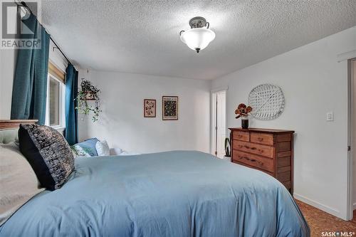 61 Malcolm Place, Saskatoon, SK - Indoor Photo Showing Bedroom