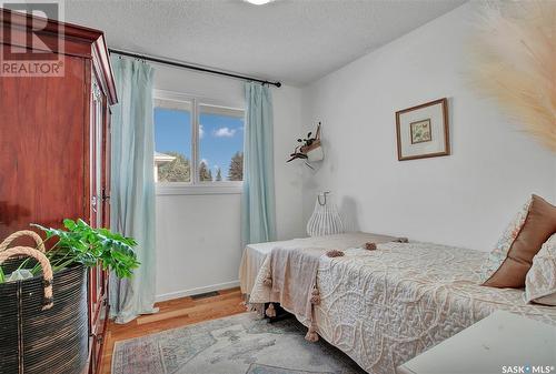 61 Malcolm Place, Saskatoon, SK - Indoor Photo Showing Bedroom