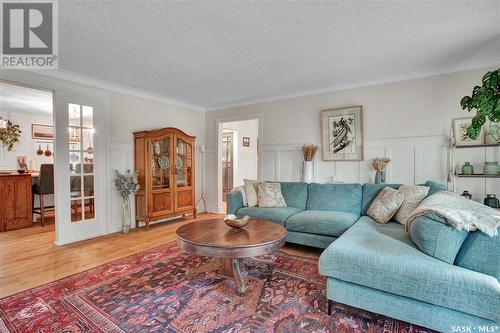 61 Malcolm Place, Saskatoon, SK - Indoor Photo Showing Living Room