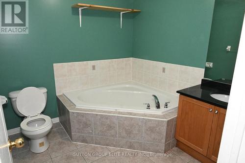 5637 Retreat Street, Mississauga, ON - Indoor Photo Showing Bathroom