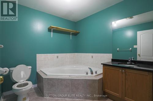 5637 Retreat Street, Mississauga, ON - Indoor Photo Showing Bathroom