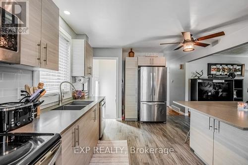 11 Goldsboro Road, Cambridge, ON - Indoor Photo Showing Kitchen With Double Sink With Upgraded Kitchen