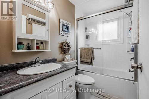 11 Goldsboro Road, Cambridge, ON - Indoor Photo Showing Bathroom