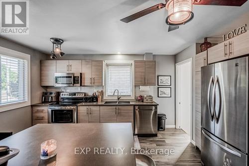 11 Goldsboro Road, Cambridge, ON - Indoor Photo Showing Kitchen With Double Sink