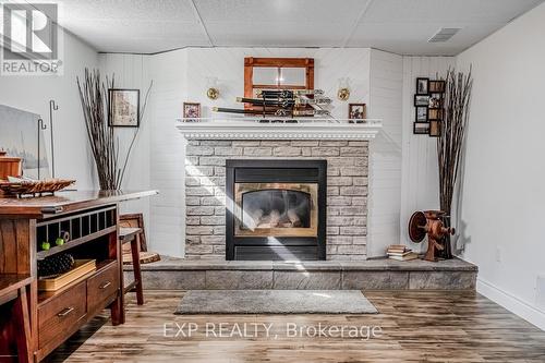 11 Goldsboro Road, Cambridge, ON - Indoor Photo Showing Living Room With Fireplace