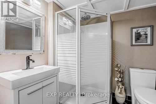 11 Goldsboro Road, Cambridge, ON - Indoor Photo Showing Bathroom