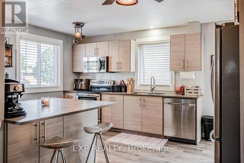 11 Goldsboro Road, Cambridge, ON - Indoor Photo Showing Kitchen