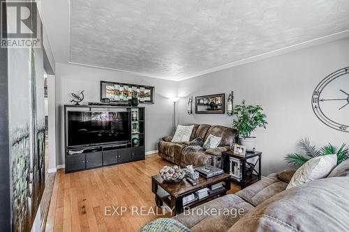 11 Goldsboro Road, Cambridge, ON - Indoor Photo Showing Living Room