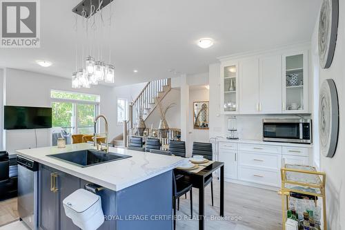 1 Lynx Path, Halton Hills, ON - Indoor Photo Showing Kitchen