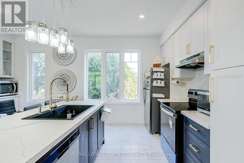 1 Lynx Path, Halton Hills, ON - Indoor Photo Showing Kitchen With Double Sink With Upgraded Kitchen