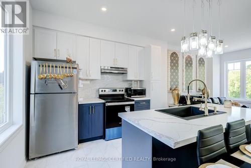 1 Lynx Path, Halton Hills, ON - Indoor Photo Showing Kitchen With Upgraded Kitchen