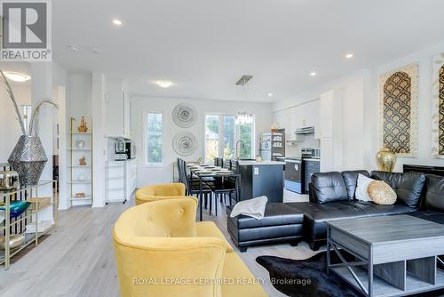 1 Lynx Path, Halton Hills, ON - Indoor Photo Showing Living Room