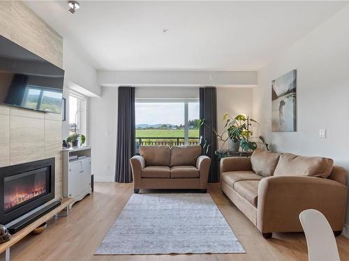 302-2500 Hackett Cres, Central Saanich, BC - Indoor Photo Showing Living Room With Fireplace