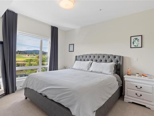 302-2500 Hackett Cres, Central Saanich, BC - Indoor Photo Showing Bedroom