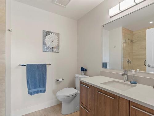 302-2500 Hackett Cres, Central Saanich, BC - Indoor Photo Showing Bathroom