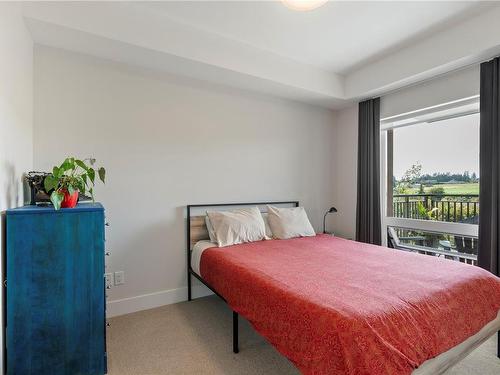 302-2500 Hackett Cres, Central Saanich, BC - Indoor Photo Showing Bedroom