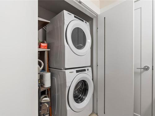 302-2500 Hackett Cres, Central Saanich, BC - Indoor Photo Showing Laundry Room