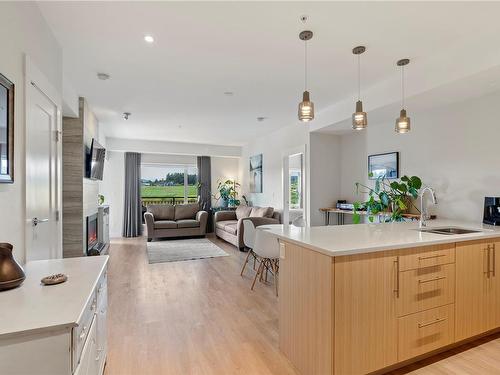 302-2500 Hackett Cres, Central Saanich, BC - Indoor Photo Showing Kitchen With Upgraded Kitchen