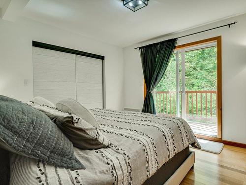 Master bedroom - 5 Mtée Du Refuge, Sainte-Marguerite-Du-Lac-Masson, QC - Indoor Photo Showing Bedroom