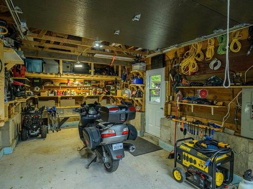 Garage - 5 Mtée Du Refuge, Sainte-Marguerite-Du-Lac-Masson, QC - Indoor Photo Showing Garage