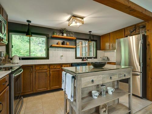 Cuisine - 5 Mtée Du Refuge, Sainte-Marguerite-Du-Lac-Masson, QC - Indoor Photo Showing Kitchen