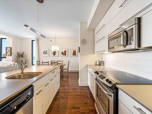 Cuisine - Ph703-3810 Rue St-Antoine O., Montréal (Le Sud-Ouest), QC - Indoor Photo Showing Kitchen With Upgraded Kitchen