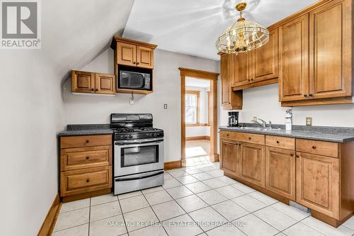 Upper - 23 Carfrae Street, London, ON - Indoor Photo Showing Kitchen