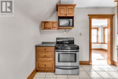 Upper - 23 Carfrae Street, London, ON - Indoor Photo Showing Kitchen