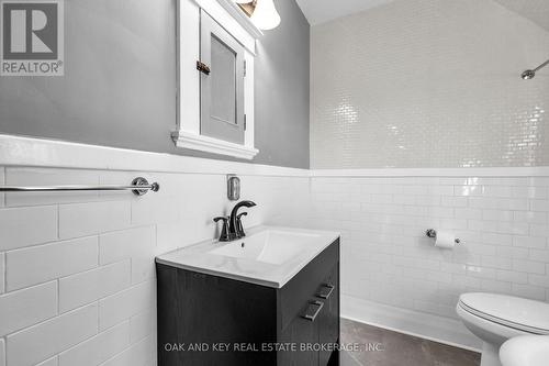 Upper - 23 Carfrae Street, London, ON - Indoor Photo Showing Bathroom