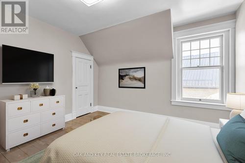 Upper - 23 Carfrae Street, London, ON - Indoor Photo Showing Bedroom