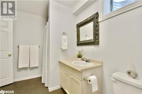 Spacious 3 piece bath. - 165 Cheltenham Road, Barrie, ON - Indoor Photo Showing Bathroom