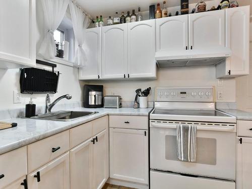 Logement - 56  - 56A Rue Jean-Dallaire, Blainville, QC - Indoor Photo Showing Kitchen