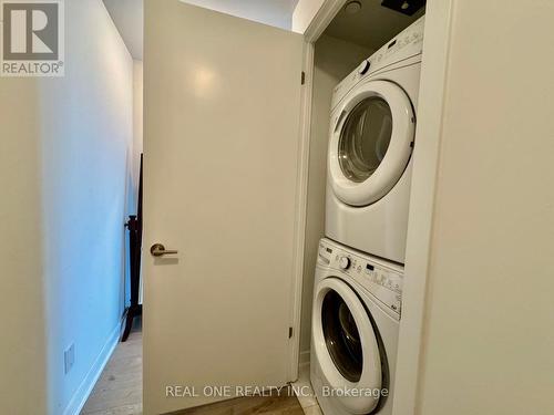 802 - 60 Berwick Avenue, Toronto, ON - Indoor Photo Showing Laundry Room