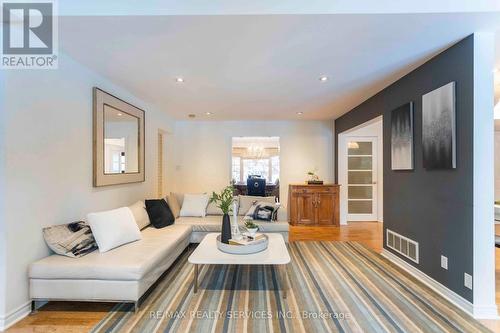 2150 Elmhurst Avenue, Oakville (Eastlake), ON - Indoor Photo Showing Living Room