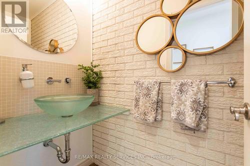 2150 Elmhurst Avenue, Oakville, ON - Indoor Photo Showing Bathroom