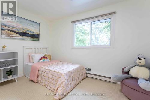 2150 Elmhurst Avenue, Oakville, ON - Indoor Photo Showing Bedroom