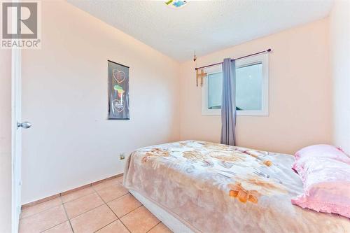 6039 Martingrove Road Ne, Calgary, AB - Indoor Photo Showing Bedroom