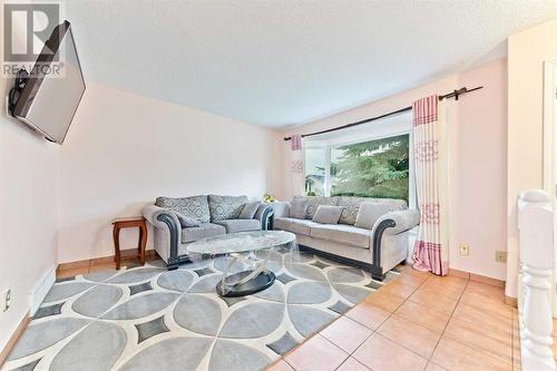 6039 Martingrove Road Ne, Calgary, AB - Indoor Photo Showing Living Room