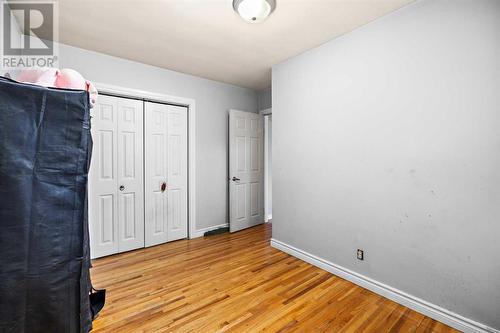 Bedroom 2 - 1468 Renfrew Drive Ne, Calgary, AB - Indoor Photo Showing Other Room