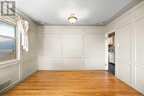 1468 Renfrew Drive Ne, Calgary, AB - Indoor Photo Showing Other Room