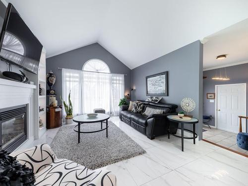 Salon - 1207 Rue Étienne-Sanschagrin, Saint-Jean-Sur-Richelieu, QC - Indoor Photo Showing Living Room With Fireplace